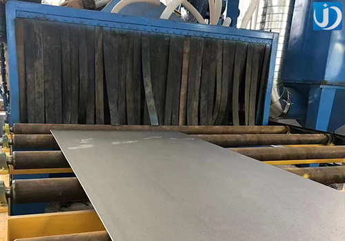 Can rough scaling on steel plates be thoroughly removed? Steel plate shot blasting treatment eliminates oxide scale and rust